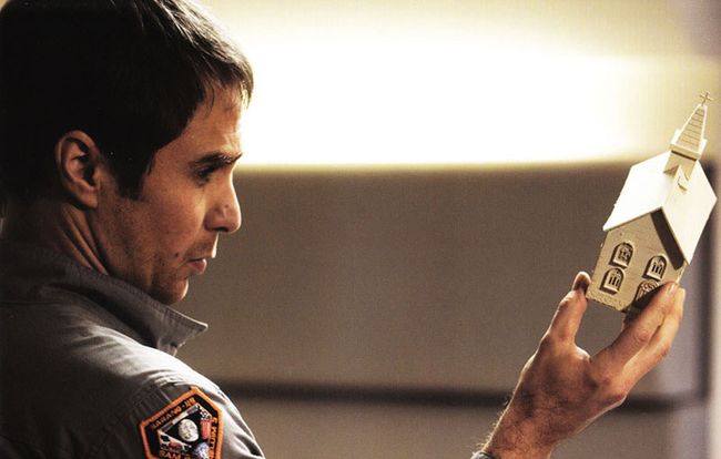 Дункан ДЖОНС: луна 2112 Луна 2112: режиссерский дебют сына Дэвида Боуи, Дункана Джонса